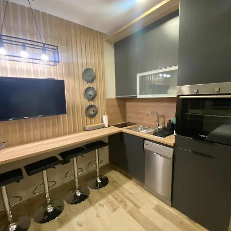 아파트 Lana Lux Milmari