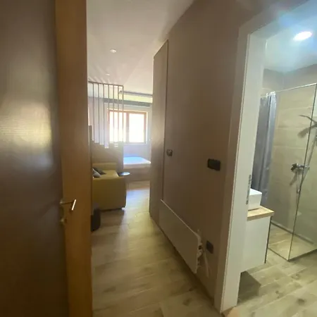 Lana Lux Milmari 아파트 *