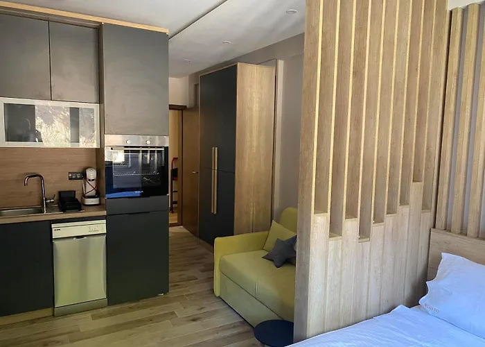 Lana Lux Milmari Копаоник